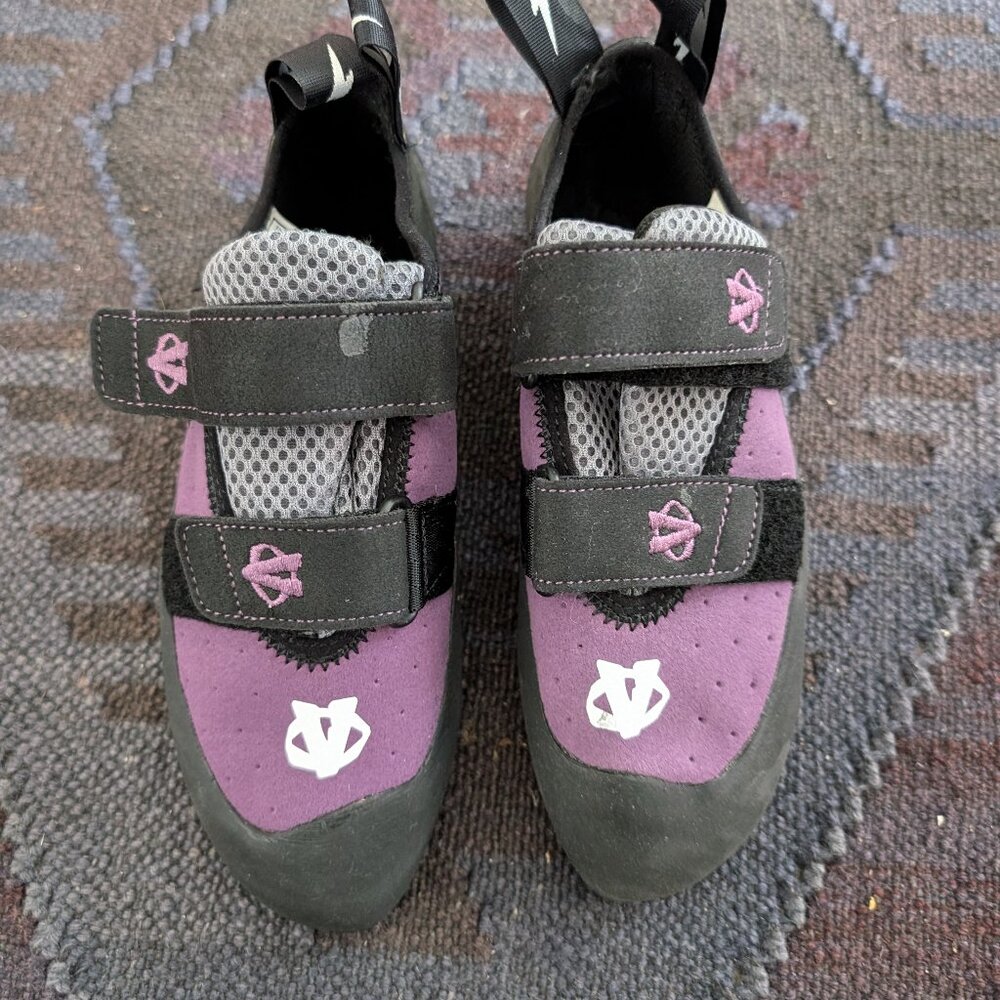 Elektra climbing shoes, 7.5